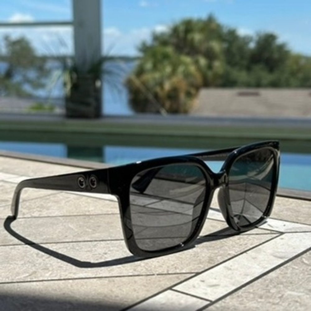 Quay Australia Polarized Square Sunglasses Black 1000111237 CAT.3 Wide Lens